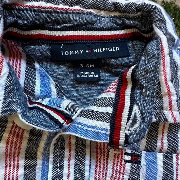 🌟3/$20🌟 Tommy Hilfiger || Baby button down shirt - Picture 3 of 4